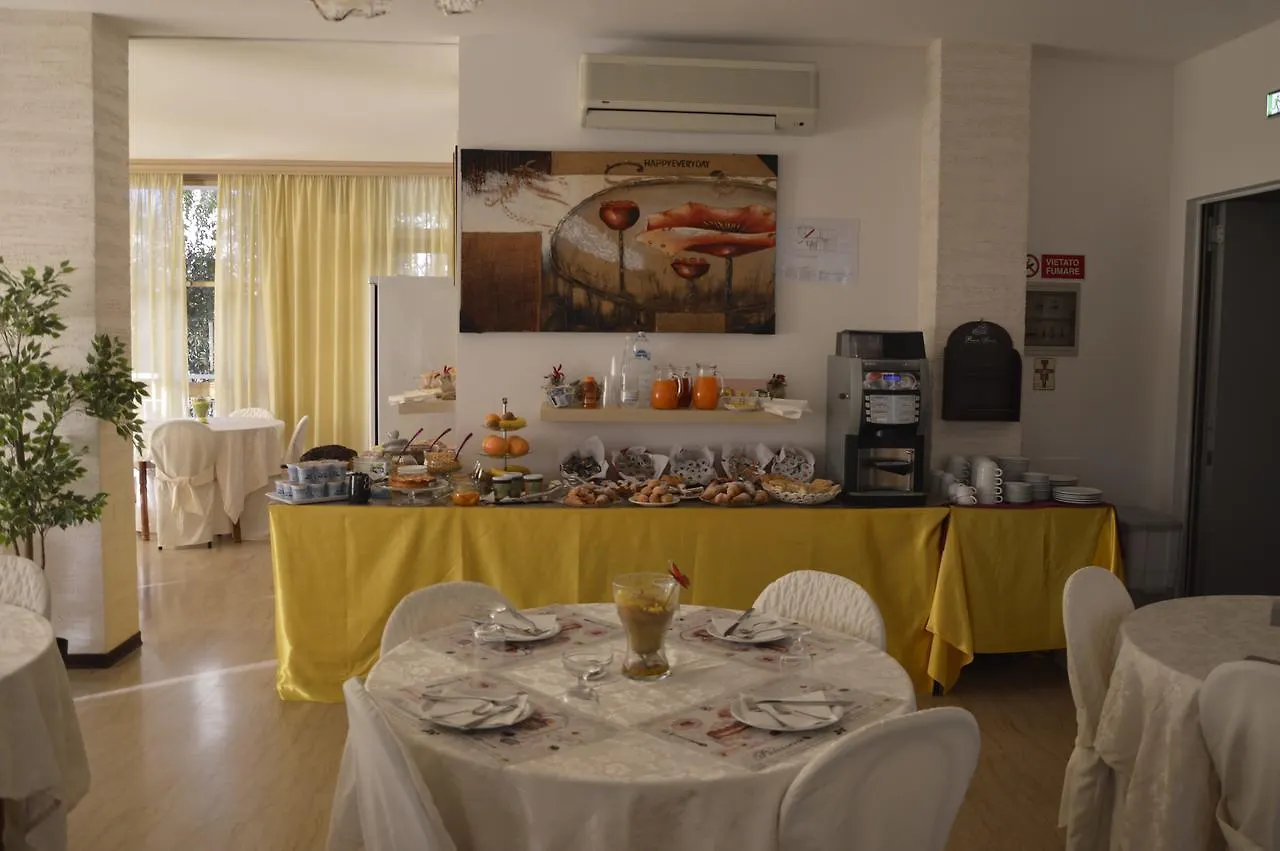 Hotel Fucsia Riccione 2*,