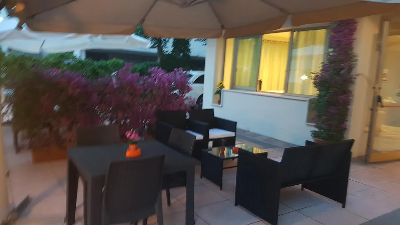 Hotel Fucsia Riccione 2*,